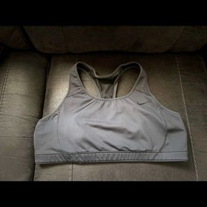 NIKE Women”s Sports Bra XL